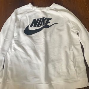 white nike crewneck with pockets